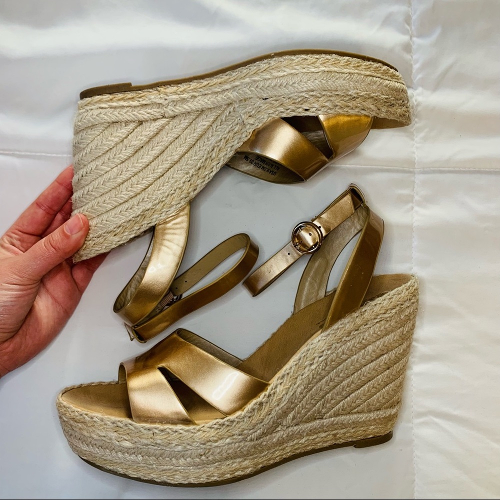 Daybreaks Powered by Nina Estelle Gold Wedge Sandals Size 9.5
